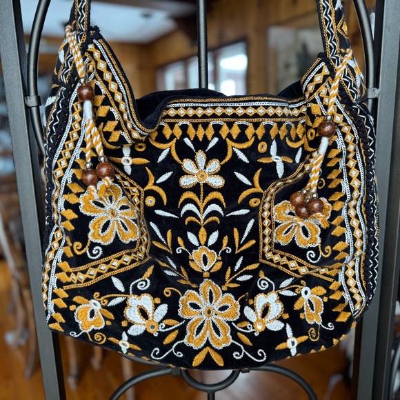 Free People Vic Velvet Slouchy Bag - Picture 12 of 12